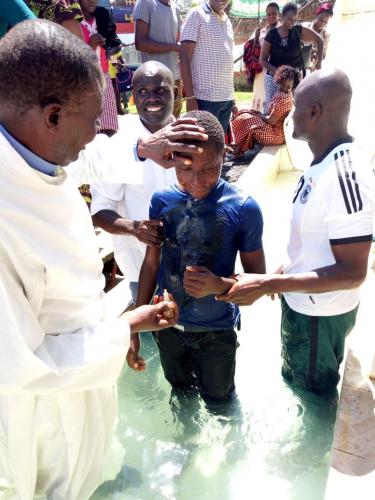 Young Man Baptized in Kenya